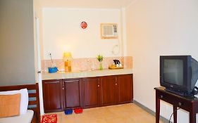 Alona Studios Apartment Hotel